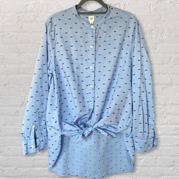 Gap XL blue button down with textured pattern. Curved hem, long sleeves - Picture 3 of 8